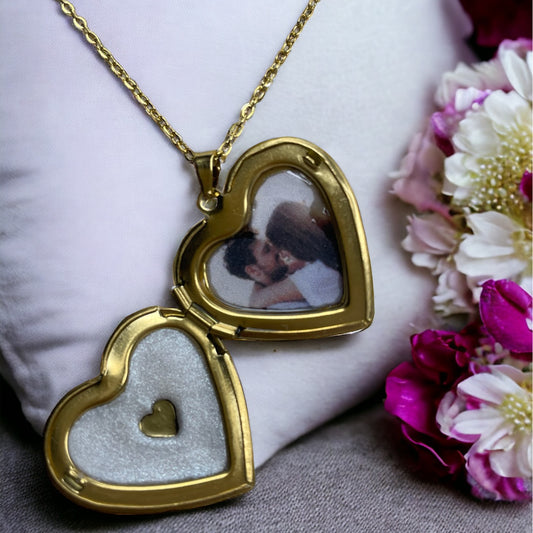 Maria II - Relicário com Fotografia